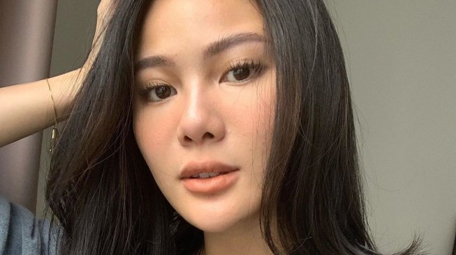 Seru! Cerita Beauty Vlogger Vinna Gracia Dandan Sendiri di Hari Pernikahan