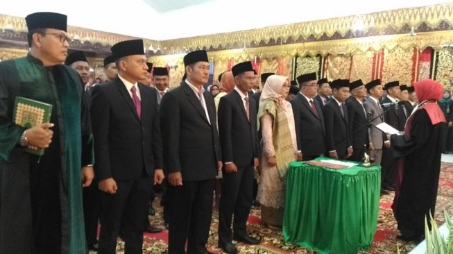 35 Anggota DPRD Pasaman Periode 2019-2024 Resmi Dilantik