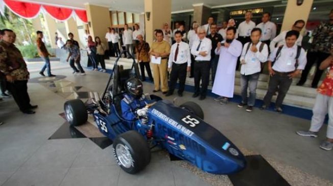 Mobil Yudhistira Karya Mahasiswa UNS Solo Ikut Kompetisi di Jepang