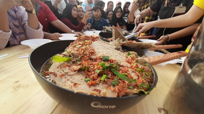 Bikin Ngiler Serunya Mukbang Bakso Pedas Raksasa Di Barbarzaar