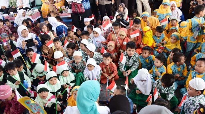 Atalia Praratya Kamil Ajak Anak-anak Gemar Makan Ikan