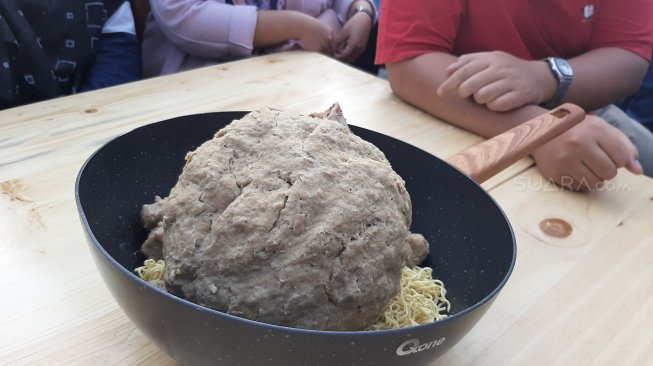 Bikin Ngiler, Serunya Mukbang Bakso Pedas Raksasa di Barbarzaar