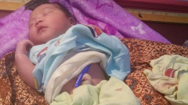 Bayi Berselimut Ungu Dibuang di Warung Soto Mi Bogor