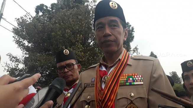 Preside Jokowi seusai menghadiri Apel Besar Peringatan Hari Pramuka ke 58 di Cibubur. (Suara.com/Ummi HS).