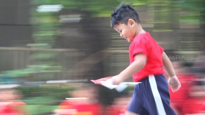 Sejumlah murid TK Negeri Tegal mengikuti lomba di Taman Menteng, Jakarta, Rabu (14/8). [Suara.com/Oke Atmaja]