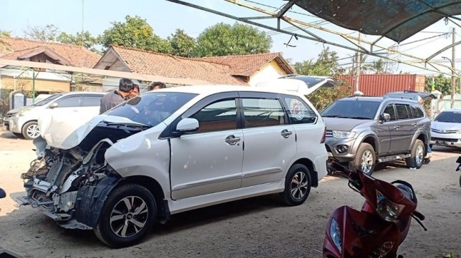  Kecelakaan  Xenia vs Pajero  Build Quality Dua Mobil  Ini 