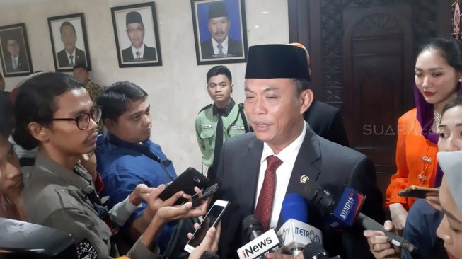 Ketua DPRD DKI Jakarta Prasetio Edi Marsudi ditemui di Gedung DPRD DKI Jakarta, Rabu (14/8/2019). [Suara.com/Fakhri Fuadi]