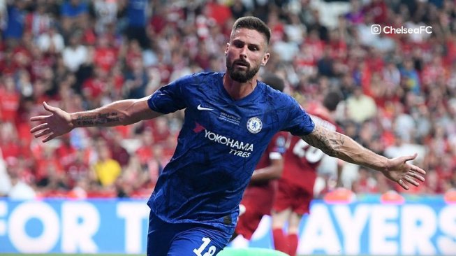 Penyerang Chelsea, Oliver Giroud mencetak gol pertama ke gawang Liverpool pada ajang Piala Super Eropa 2019, Kamis (15/8/2019). (Instagram/@chelseafc)