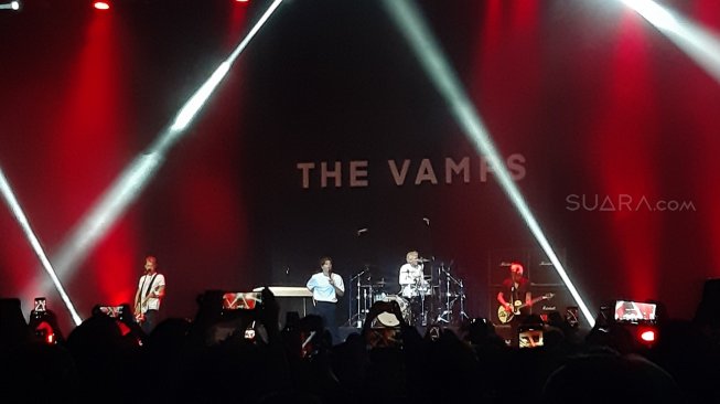 The Vamps Konser di Jakarta, Drummer Dapat Kejutan dari Penonton