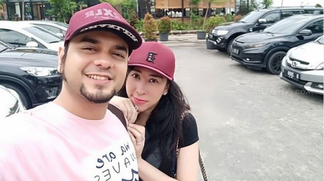 Rio Reifan dan istri, Henny Mona. [Instagram]