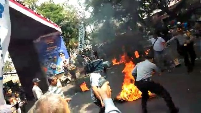 Sebelum Dibakar, Polisi Cianjur Disiram Bensin