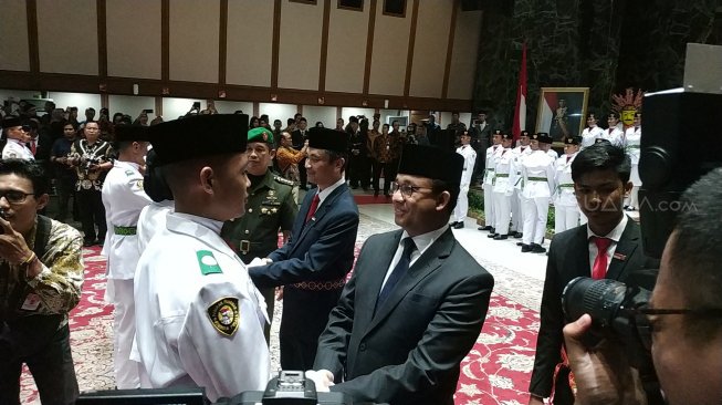 Anies Kukuhkan Paskibraka untuk Upacara 17 Agustus di Pulau Reklamasi