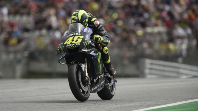 Pebalap Monster Energy Yamaha, Valentino Rossi, memacu motornya pada balapan MotoGP Austria di Sirkuit Red Bull Ring, Minggu (11/8/2019). 