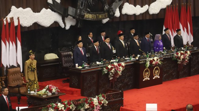 Presiden Joko Widodo menyampaikan pidato kenegaraan dalam rangka HUT Ke-74 Kemerdekaan RI saat sidang bersama DPD-DPR di Kompleks Parlemen, Jakarta, Jumat (16/8). [Suara.com/Arya Manggala]
