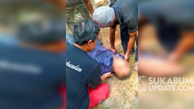 Disantroni Pria Sakit Jiwa, Buruh Pandai Besi Kepala Dibacok, Gigi Rontok