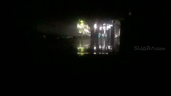 Mencekam! Pengepung Lempar batu, Listrik Asrama Mahasiswa Papua Dipadamkan