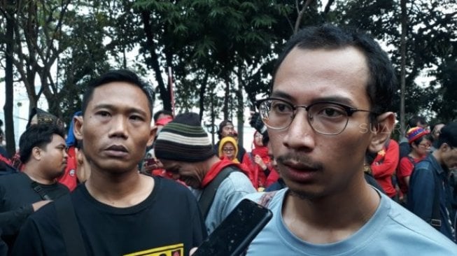 Buruh yang berdemo di dekat Gedung DPR dibebaskan. (Suara.com/Novian)