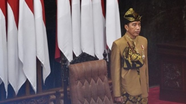 Presiden Joko Widodo dengan baju adat suku Sasak NTB menghadiri Sidang Bersama DPD-DPR di Kompleks Parlemen, Senayan, Jakarta, Jumat (16/8/2019) [ANTARA FOTO/Sigid Kurniawan/ama].