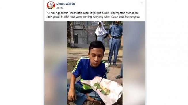 Ramaikan Lomba Makan Kerupuk, Pelajar Ini Malah Curi Kesempatan