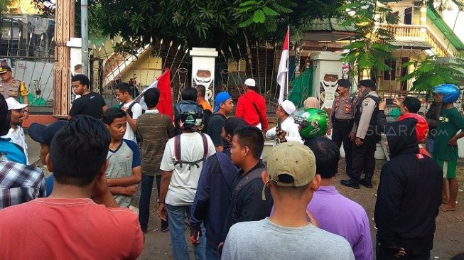 Wisma Mahasiswa Papua Dikepung, Diduga Buang Bendera Merah Putih ke Selokan