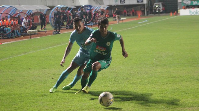 Wonderkid PSS Sleman, Irkham Zahrul Milla, dalam pertandingan kontra Persela Lamongan, Kamis (15/8/2019). (Suara.com/Irwan Febri Rialdi).