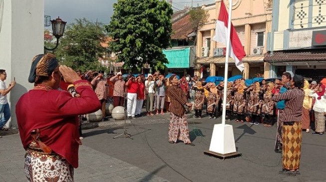 Gelar Upacara HUT RI, PKL Kritik Pembangunan Hotel di Malioboro