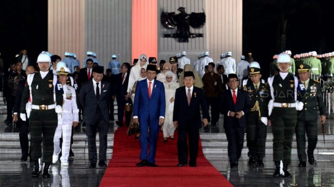 Presiden Joko Widodo Pimpin Upacara Apel Kehormatan dan Renungan Suci di TMP Kalibata [Suara.com/Ummi Hadyah Saleh].