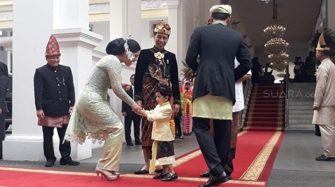 Unggah Foto Jan Ethes, Caption Jokowi Bikin Heboh Warganet