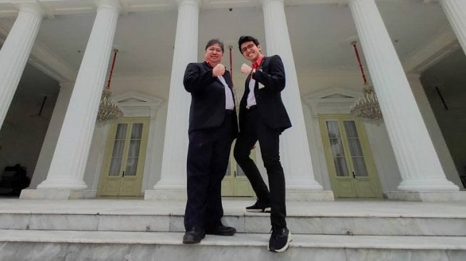 Vadi Akbar dan ayah, Harry Kiss di Istana Negara, Jakarta. [Instagram]