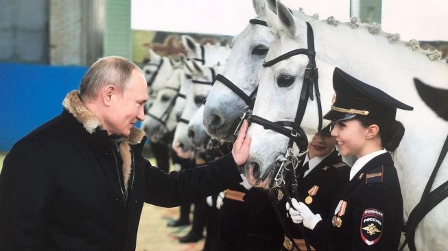 Daria dan Presiden Rusia, Vladimir Putin. (Instagram/@daria___b)