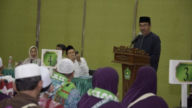 Plh. Sekda Jabar Sambut Kepulangan Kloter I Jemaah Haji