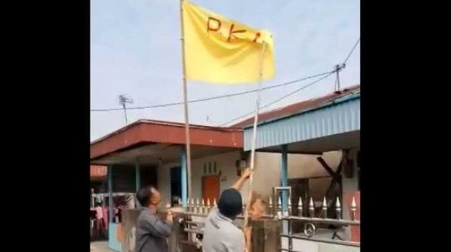 Pria Tua Pengibar Bendera Bertuliskan PKI Diduga Sakit Jiwa