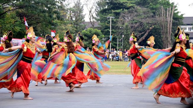 Gelar Senja, dalam rangka peringatan HUT RI ke-74, di Lapangan Gasibu, Kota Bandung, Jabar, Sabtu (17/8/2019). (Dok : Pemdaprov Jabar)