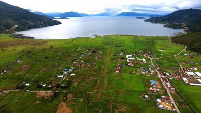 Foto aerial kampung Obano di Distrik Panial Barat, Papua, Kamis (29/11/2018)