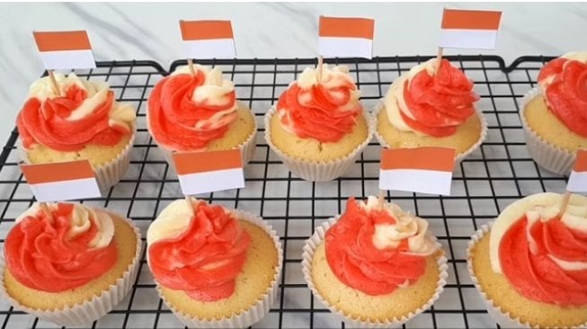 Masih Suasana Hari Kemerdekaan, Buat Cupcake Merah Putih Yuk!