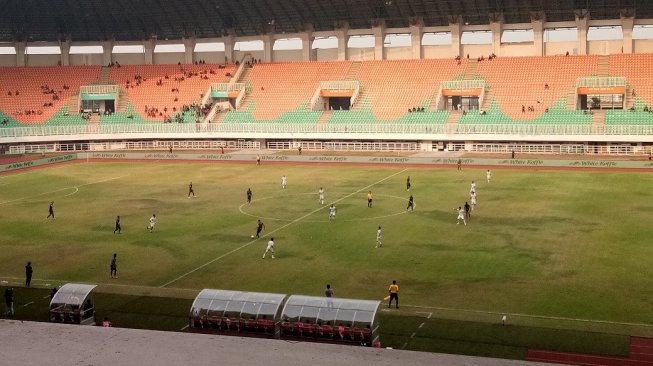 Pertandingan pekan ke-15 Liga 1 2019 antara Tira-Persikabo vs PSS Sleman di Stadion Pakansari, Cibinong, Bogor, Senin (19/8/2019). [Suara.com/Adie Prasetyo]
