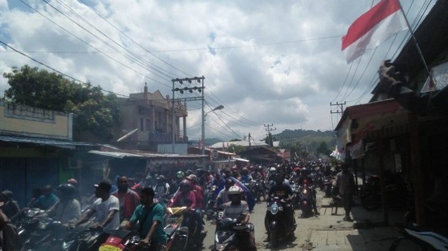 Demo di Manokwari Bakar Ban dan Blokade Jalan, Warga Pendatang Ketakutan