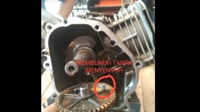 Kena Santet Sepeda  Motor  Turun  Mesin  Karena Paku 