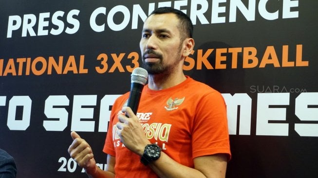 Pelatih Timnas Basket 3x3 Indonesia, Ali Budimansyah, di kawsan Senayan, Jakarta, Selasa (20/8/2019). [Suara.com/Arief Apriadi]