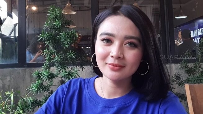 Cara Wika Salim Hadapi Warganet yang Menyebalkan