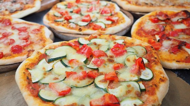Tetap Bisa Makan Enak di Akhir Bulan, Wanita Ini Ungkap Cara Membuat Pizza Tanggal Tua