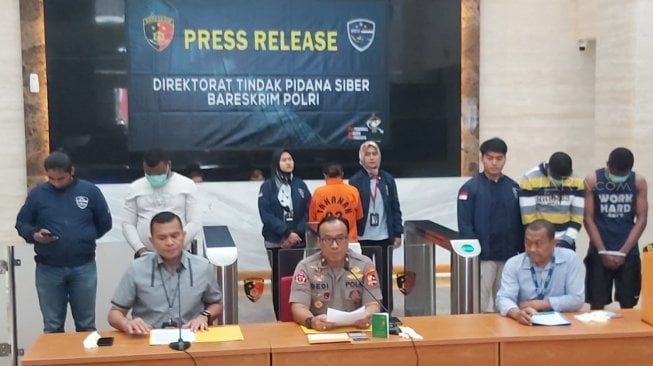 Polri Tangkap Sindikat Internasional Penipuan Online di Malaysia