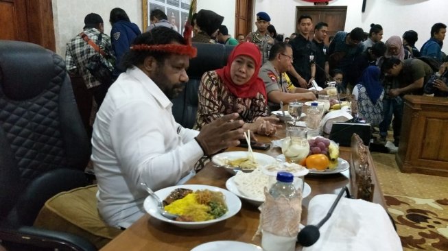 Bertemu Stafsus Presiden untuk Papua, Gubernur Khofifah Bahas Ini