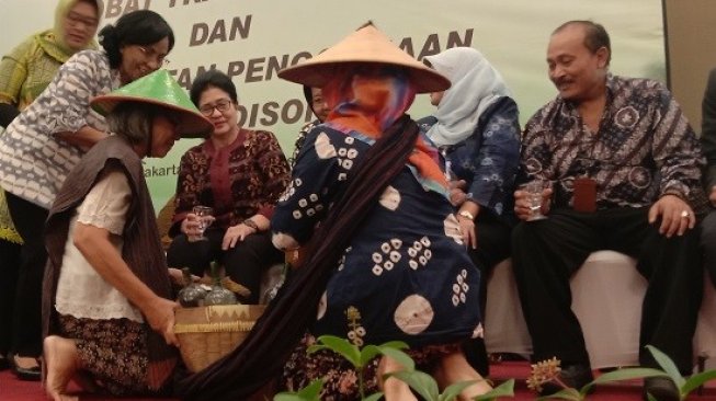 Menkes Nila Moeloek bicara soal Saintifikasi Jamu untuk pangkas biaya pelayanan kesehatan. (Suara.com/Rahmat Ali)