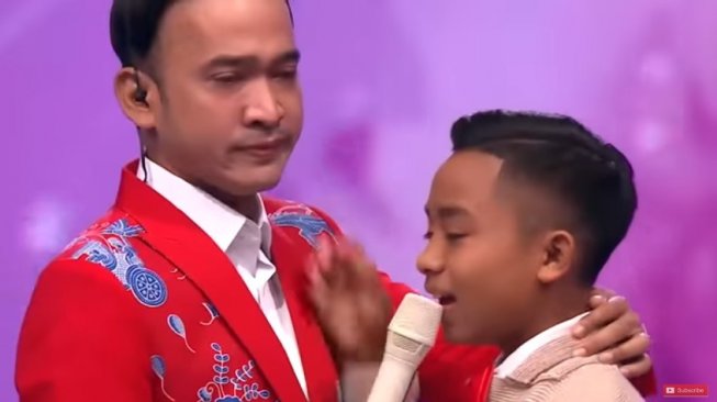 Ruben Onsu Nangis Dinyanyikan Lagu "Ayah" oleh Anak Angkat