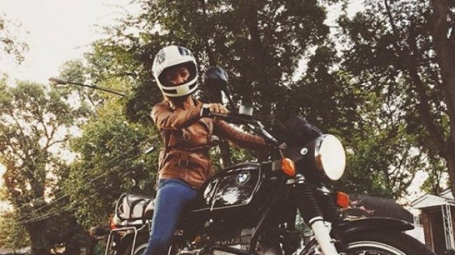 Posting Seri Foto Kecelakaan Sepeda Motor, Influencer Ini Dihujat