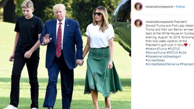 Melania Trump pakai kaus putih polos. (Instagram/@melaniatrumpworld)