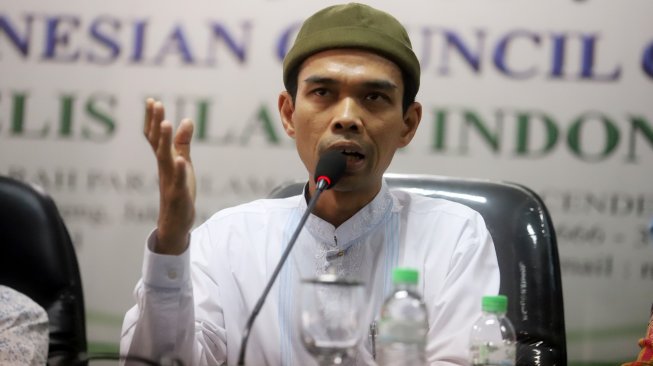 Ustaz Abdul Somad Subuhan Naik Mobil Mewah, Netizen: Agama Jadi Tameng Membodohi Umat