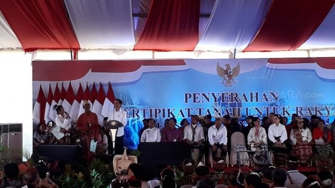 Jokowi Kasih Sepeda ke Kakek Nomsoe yang Tak Hafal Pancasila