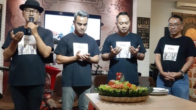 Syukuran rilis lagu "Kisah" dari grup band Pria. [Revi C Rantung/Suara.com]